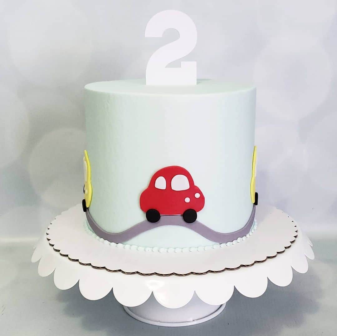 Honey Bee Cakesさんのインスタグラム写真 - (Honey Bee CakesInstagram)「Cute Car Cake Topper by @_paperprettiesbyili_」1月14日 7時20分 - matthawkonline