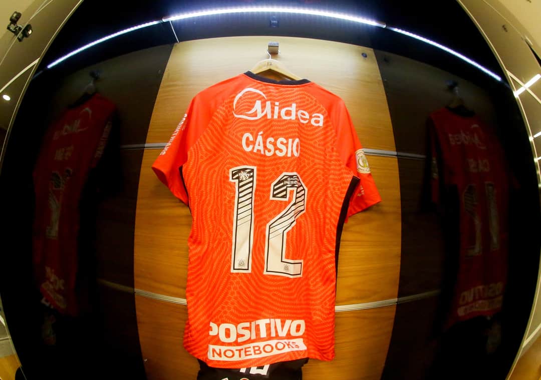 コリンチャンスさんのインスタグラム写真 - (コリンチャンスInstagram)「O vestiário do Alvinegro também no jeito para receber o elenco do Coringão! VAAAMOS, CORINTHIANS! ⠀ ⠀ #SCCPxFLU #VaiCorinthians #BMG #Nike #CorinthiansEPositivo #Matrix #Midea #Poty #Serasa #Orthopride #BrahmaNoBandoDeLoucos #CartãodeTodosCorinthians #AleCombustíveis #DoTerra #Hapvida #GaleraBET」1月14日 7時30分 - corinthians