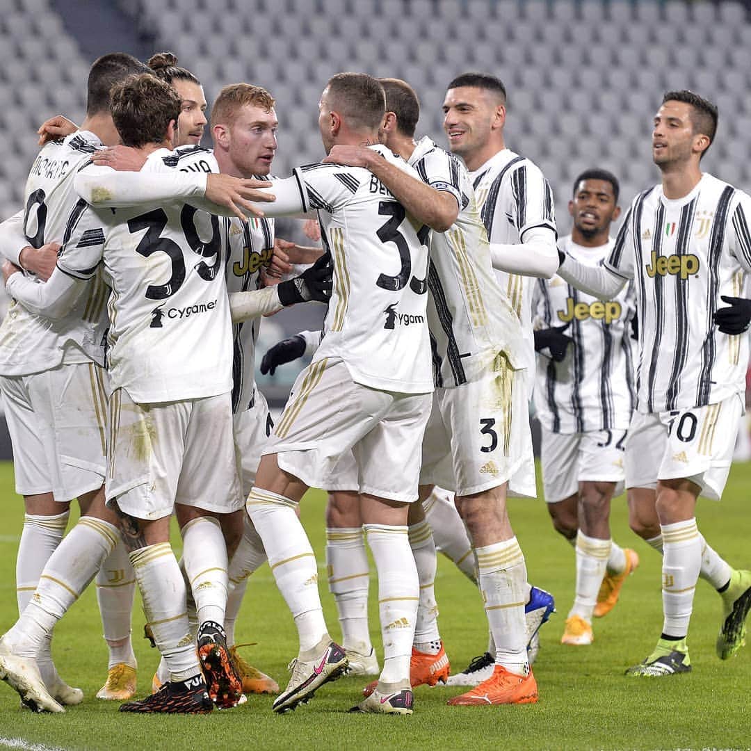 フェデリコ・ベルナルデスキのインスタグラム：「Quarter finals! ⚪⚫ #CoppaItalia #JuveGenoa #FinoAllaFine」