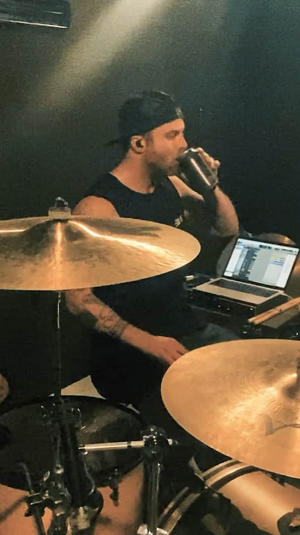 のインスタグラム：「ooo this one is a doozy. i asked on my story what song you guys wanted to hear and this was a standout so here we are! fun fast single kick work, i got a little antsy and rushed at the end BUT FUCK IT WE’LL DO IT LIVE. this was fun, hope you enjoy :)」