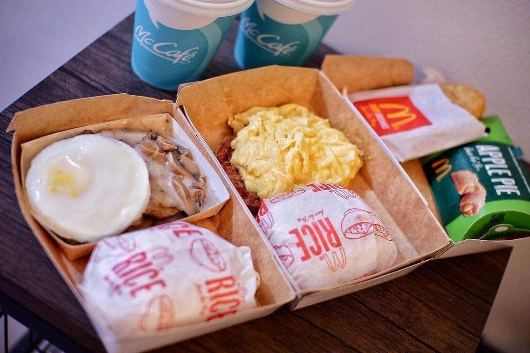 McDonald's Philippinesのインスタグラム：「Can’t decide between sunny side up or scrambled? We can do both! 😉 Order your favorite McDo breakfast to help start your day right via McDonald’s Dine-In, Take Out, Drive-Thru, or Pick-Up. You can also order via the McDelivery PH App, website, or call 8888-6236 (NCR)! ☀️  Photo by: _sutefu_」