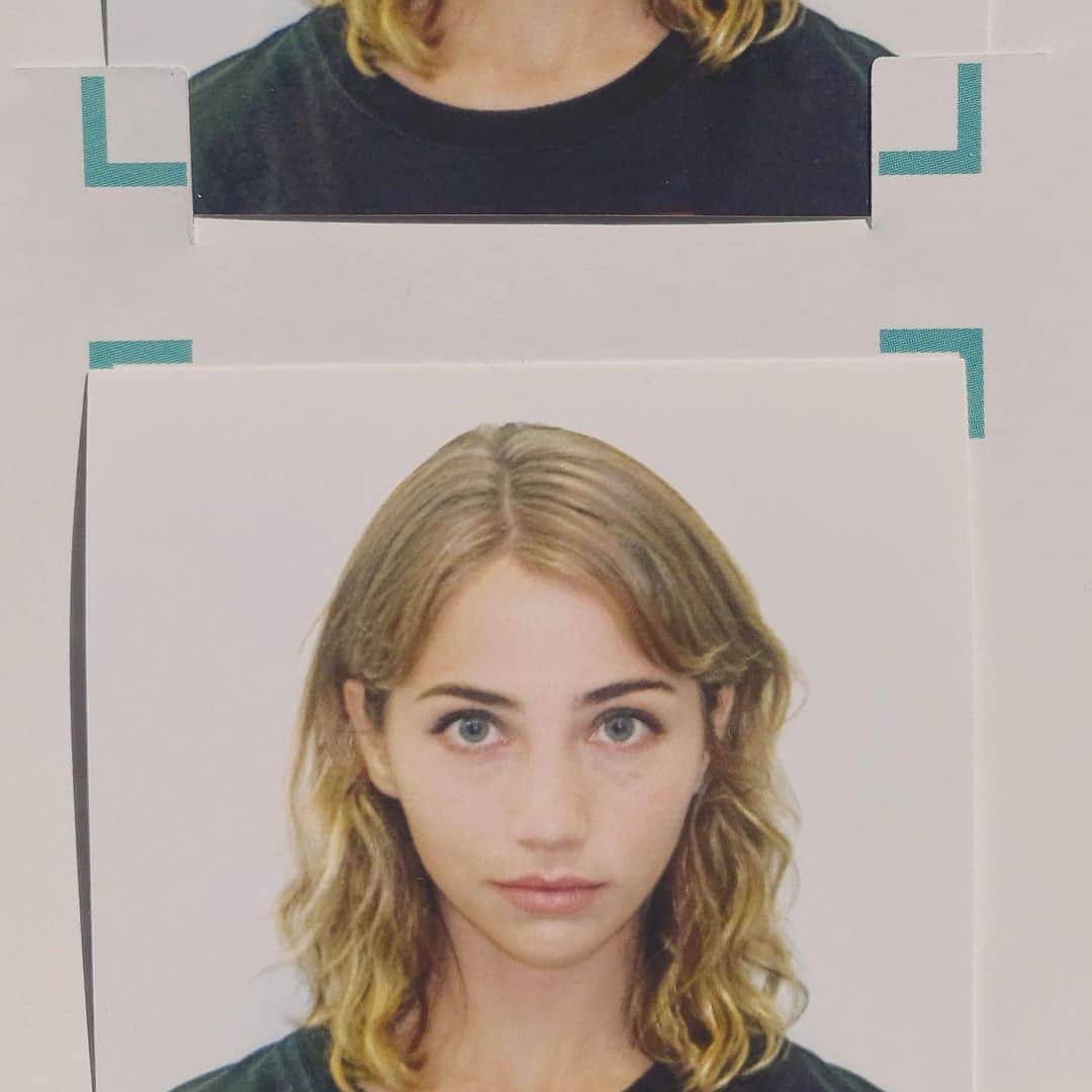 エミリー・ラッドのインスタグラム：「“you look like a felon ” - my mom 😌❤️✨ anyway i’m getting my irish passport」
