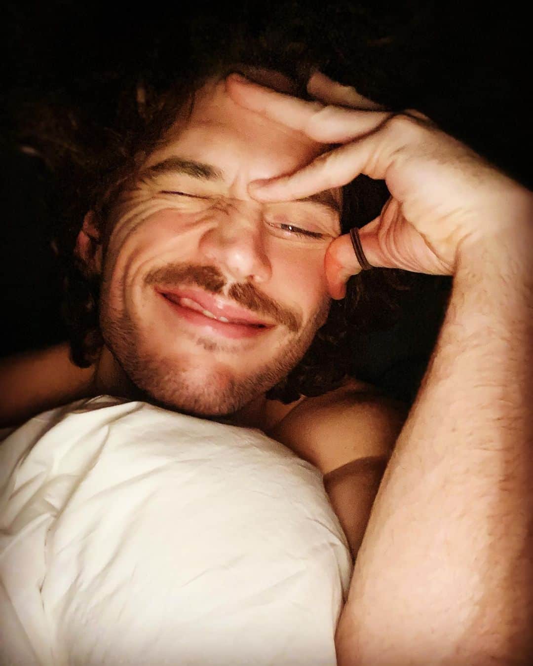 サム・クラフリンのインスタグラム：「🛏 A series.」