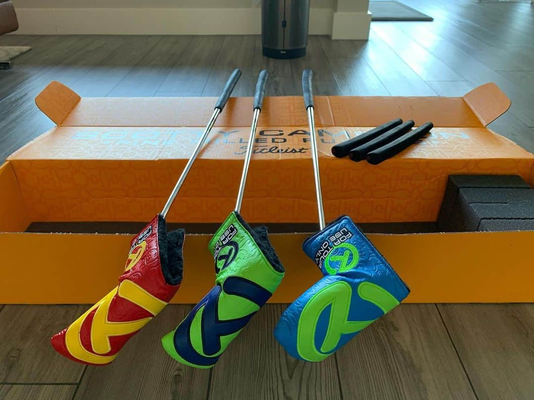 ハー・ミジョンのインスタグラム：「2021은 요녀석들과 함께😆   2021 season with these pretty guys❤️  #scottycameron #circlet #gss #golo」