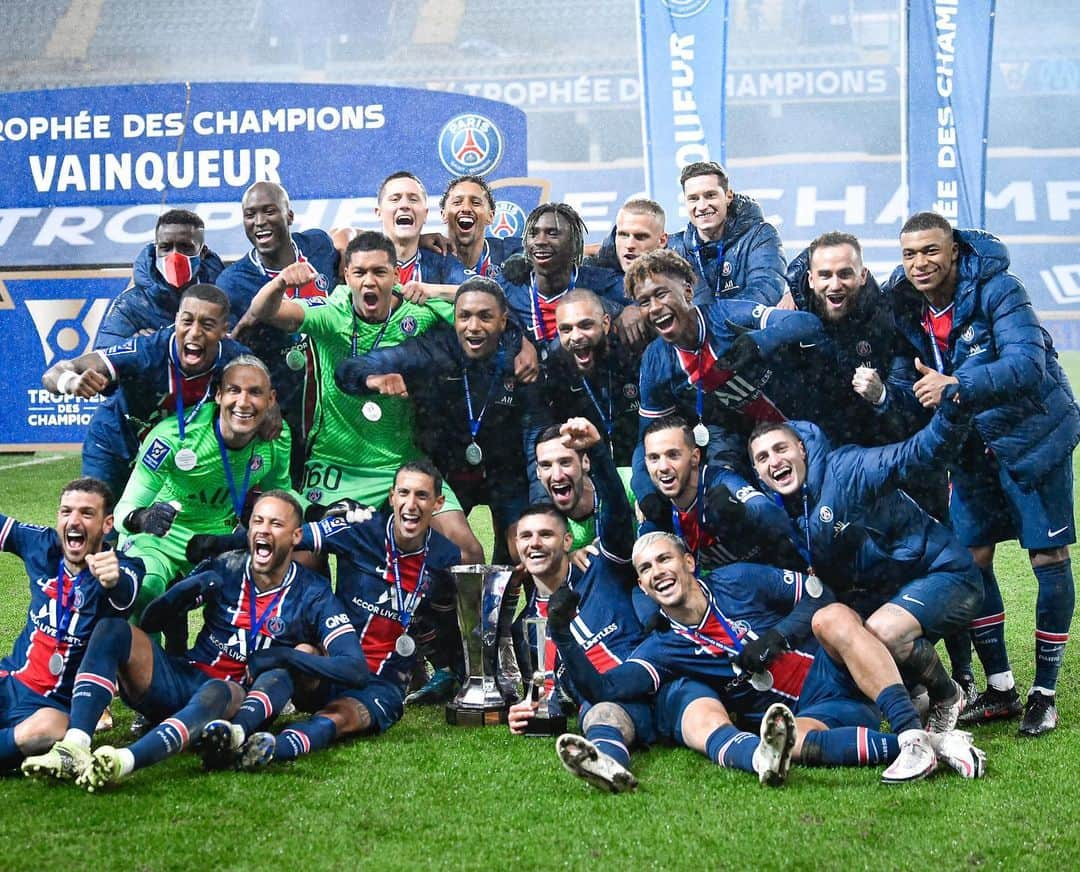 ユリアン・ドラクスラーさんのインスタグラム写真 - (ユリアン・ドラクスラーInstagram)「🏆🔴🔵  #tdc2020 #icicestparis #allezpsg #psg #paris #paname #jdx」1月14日 8時42分 - draxlerofficial