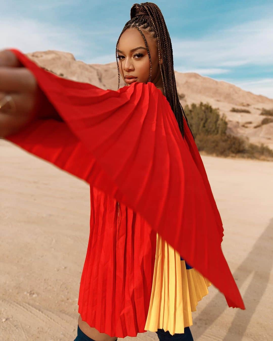 Nia Sioux Frazierさんのインスタグラム写真 - (Nia Sioux FrazierInstagram)「dressed up in the desert🏮」1月14日 8時49分 - niasioux
