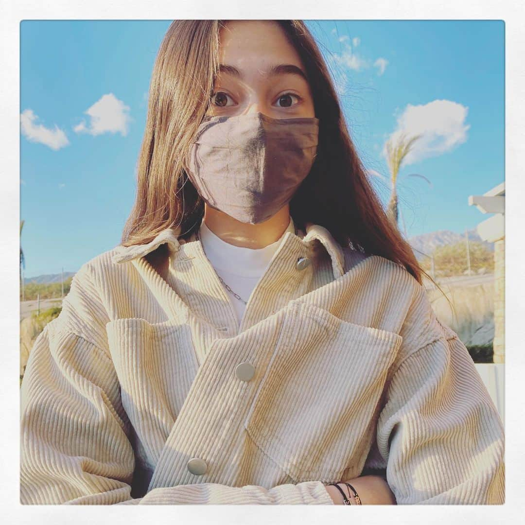 Eidaさんのインスタグラム写真 - (EidaInstagram)「風が強かった！﻿ ﻿ ﻿ ﻿ ﻿ #ootd﻿ #ootd_eida﻿ #sunnysay﻿ #windyday﻿ #quarantine﻿ #lespros_eida﻿ #ティーンモデル﻿ #強風﻿ #青空﻿ #冬の朝﻿ #ロングヘア﻿ #中学生女モデル﻿ #14歳女子﻿ #エイダ﻿ ﻿」1月14日 8時50分 - lespros_eida