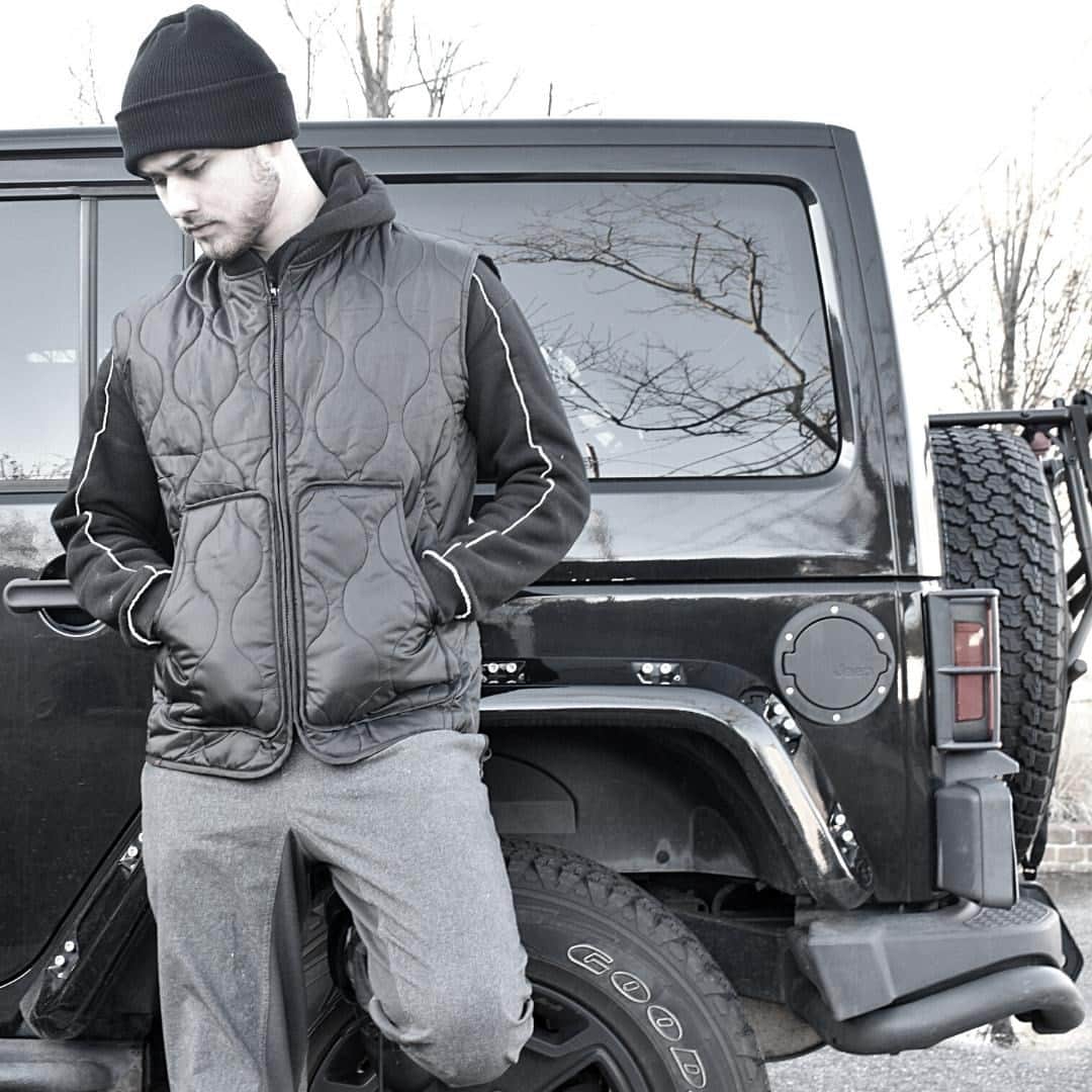 ロスコのインスタグラム：「Woobie Vest ☑️ Watch Cap ☑️ Style ☑️  #rothco #jeep #jeepwrangler #tactical #military #ootd #10434 #3585」