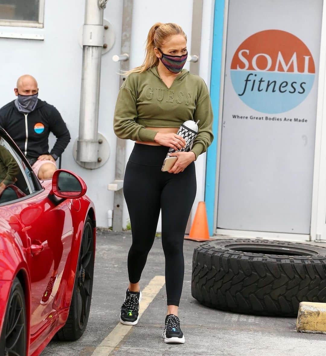 Just Jaredさんのインスタグラム写真 - (Just JaredInstagram)「@jlo leaves the gym in customized leggings featuring her kids’ names after a workout in Miami.  #JenniferLopez Photos: Backgrid」1月14日 9時05分 - justjared
