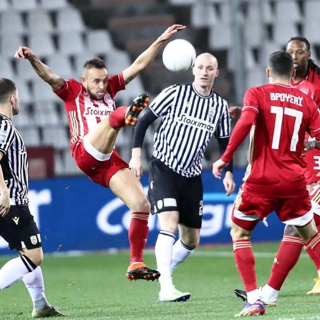 マルシオ・ラファエウ・フェレイラ・デ・ソウザのインスタグラム：「Paok 1 x 1 Olympiacos  ⚽️⚪️🔴👊🏻🥋 #PameOlympiakara #Juntosatéofinal #RafinhaSan #KarateKid #ObrigadoSenhorMiyagi」