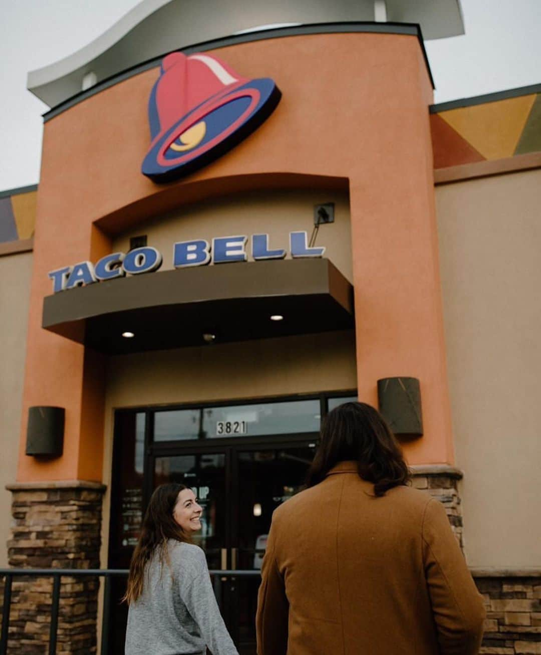 Taco Bellさんのインスタグラム写真 - (Taco BellInstagram)「Love at first bite.」1月14日 10時05分 - tacobell