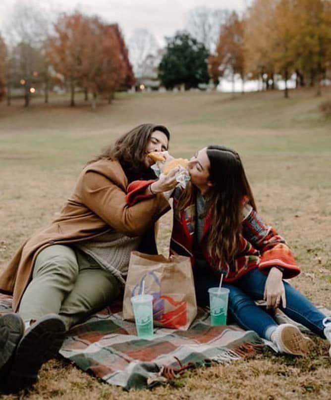 のインスタグラム：「Love at first bite.」