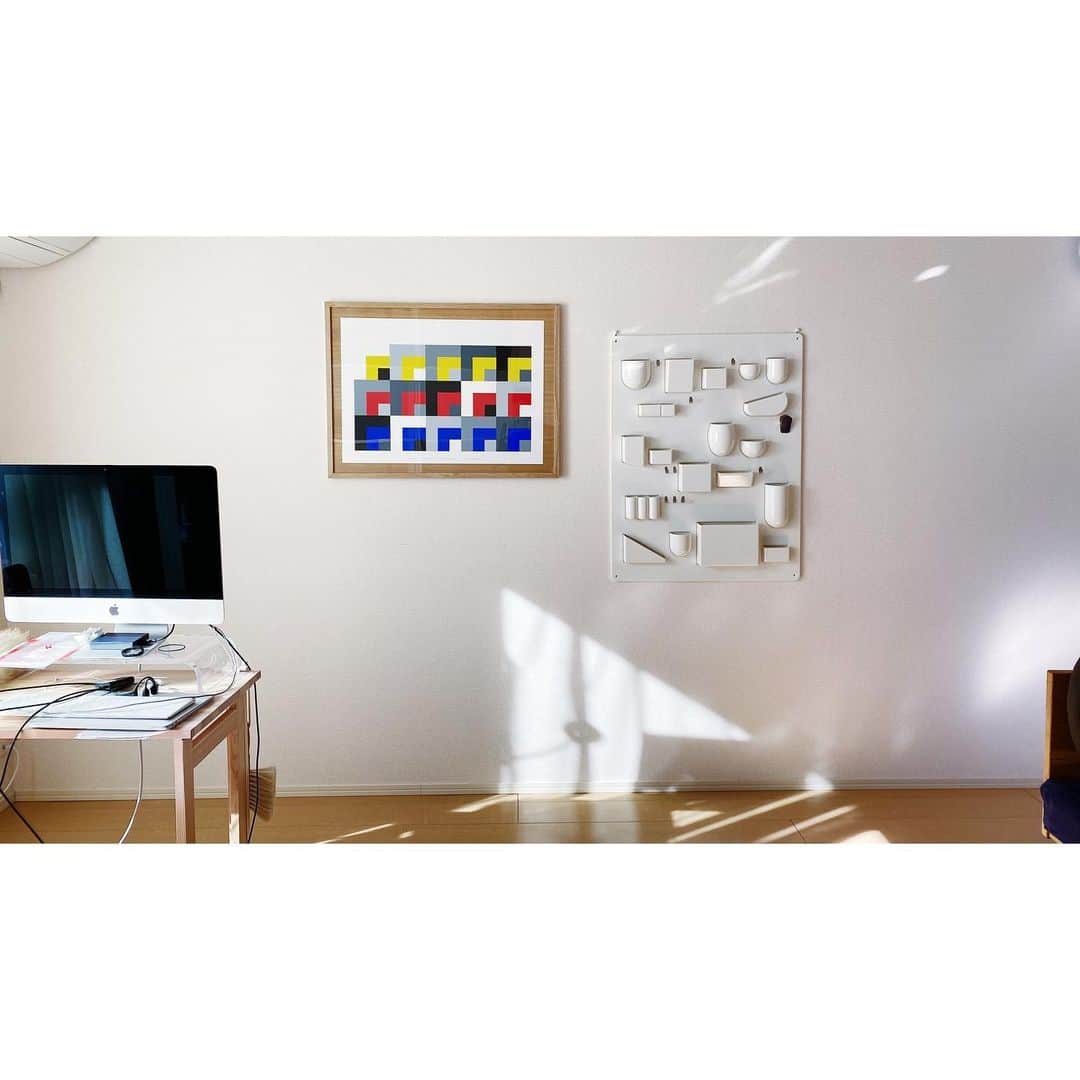 holonのインスタグラム：「ある日の模様替え風景  #シンプルライフ#シンプルインテリア#ウーテンシロ#enzomari」