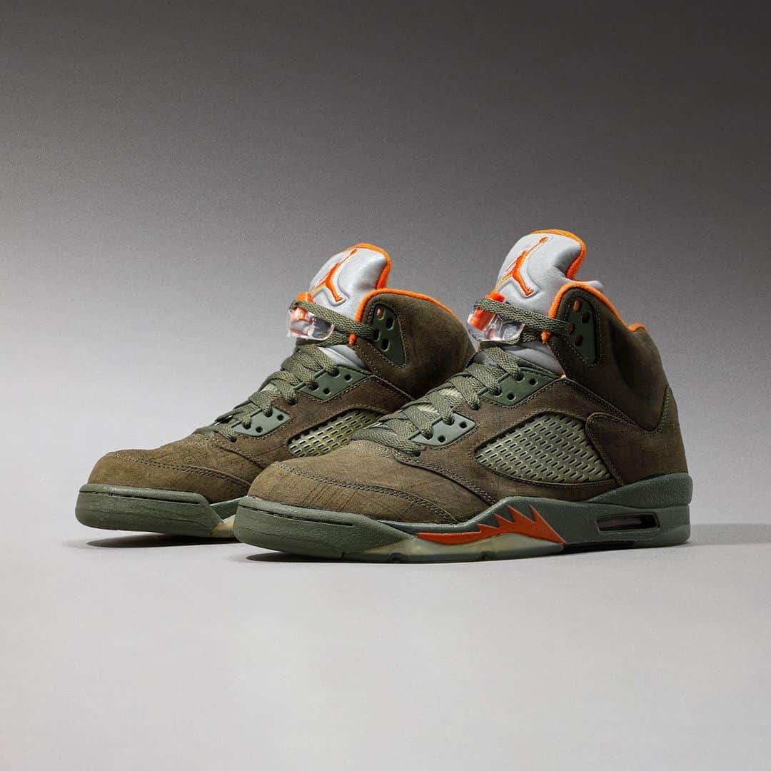 Flight Clubさんのインスタグラム写真 - (Flight ClubInstagram)「In 2006 the Air Jordan 5 LS 'Army Olive' arrived as apart of Jordan Brand's Lifestyle line, introducing non-traditional colorways meant for casual wear to the silhouette.  In addition, the experimental LS lineups were most notably accompanied by full apparel collections to complement the footwear.」1月14日 10時00分 - flightclub