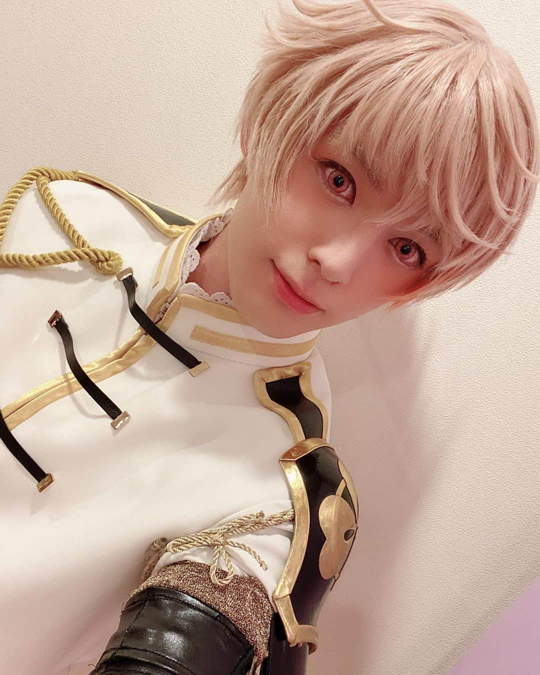 横田龍儀のインスタグラム：「『刀剣乱舞-ONLINE-』 6周年おめでとうございます🎉  幸運は、 いつもここに！  #刀剣乱舞六周年  #物吉貞宗 #横田龍儀」