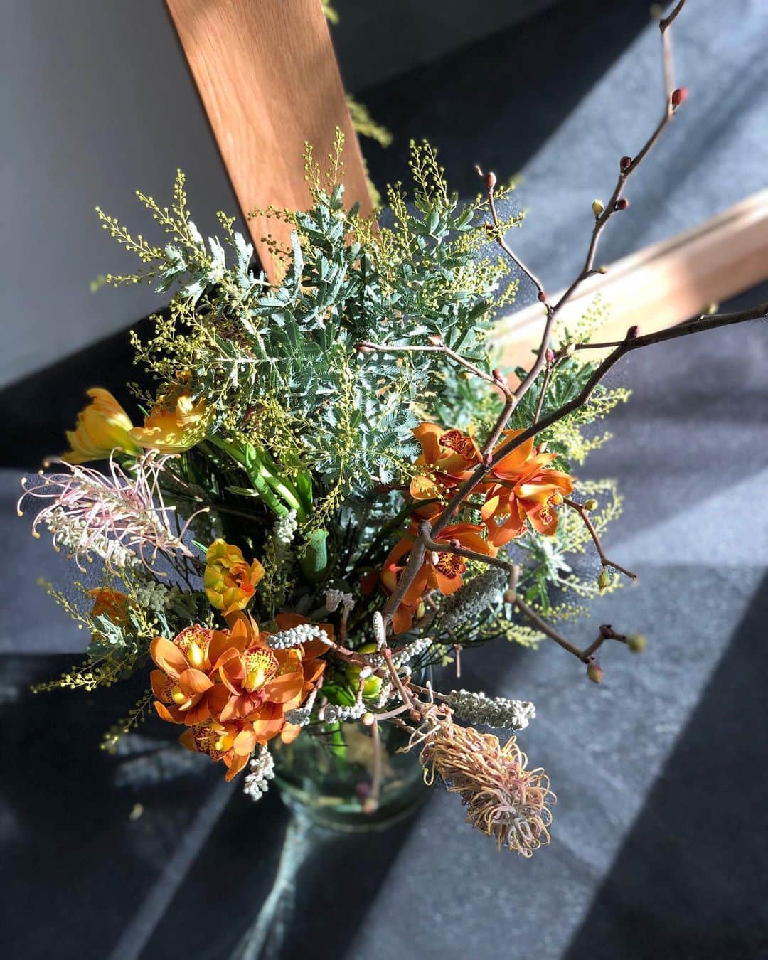 北岡りえのインスタグラム：「春めかしいお花達🌼 仕事や家庭、プライベートでも頑張っている中でお越しいただくお客様にとって、 少しでも心穏やかに過ごせる場所になりますように。」