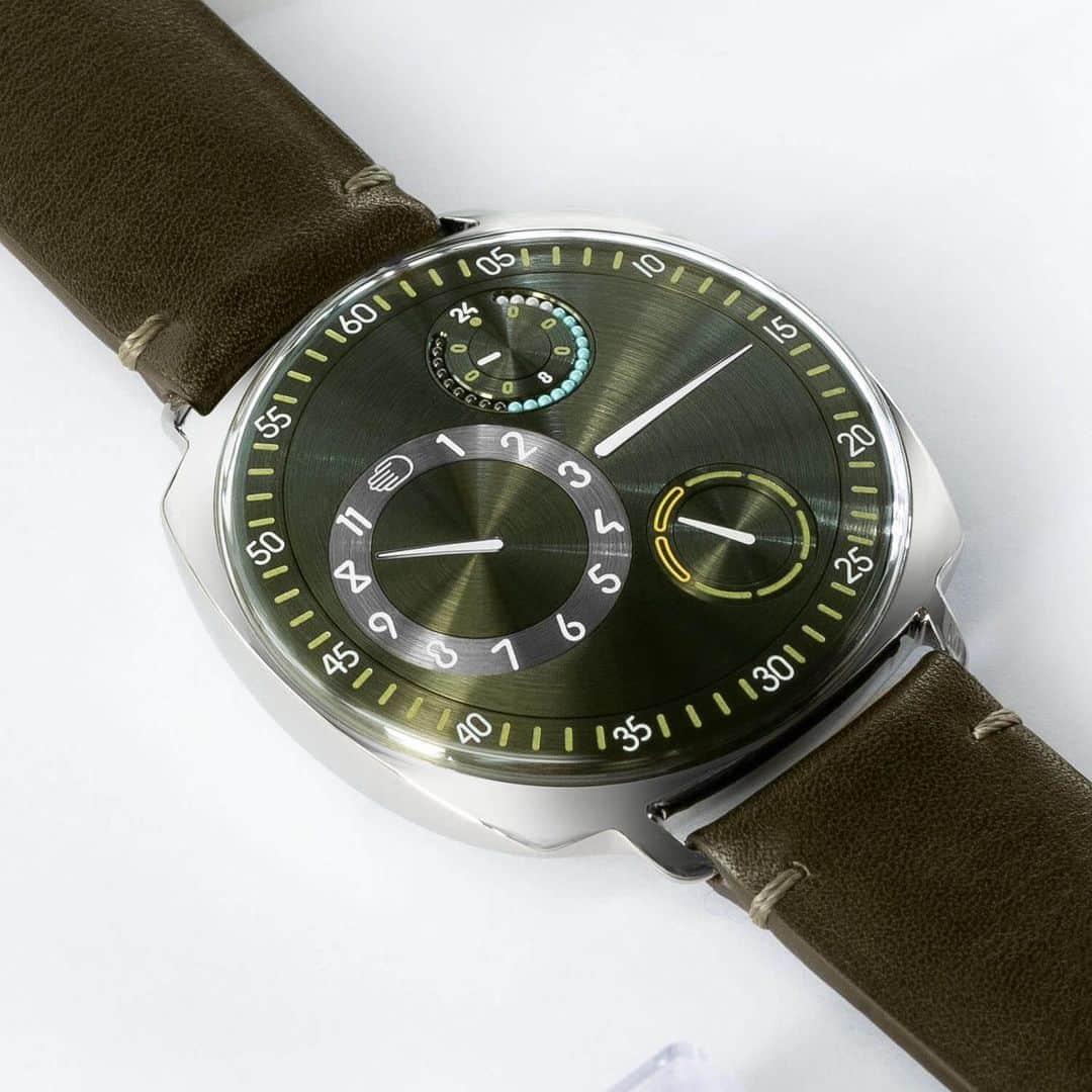 WATCHMANIAのインスタグラム：「@ressence_watches , which has attracted attention with its uniquely iconic watch designs for 10 years, has introduced the Type 1 Squared X Time. Details and pricing on the web site. Link in bio.」
