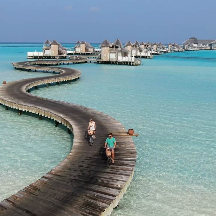 レナータ・ファンのインスタグラム：「Um vídeo feito pelo meu amor @atilaabreu51 e que em tempos de trabalho em janeiro traz a recordação de um dia lindo de férias em 2019 #maldivas #maldives @discoversoneva」