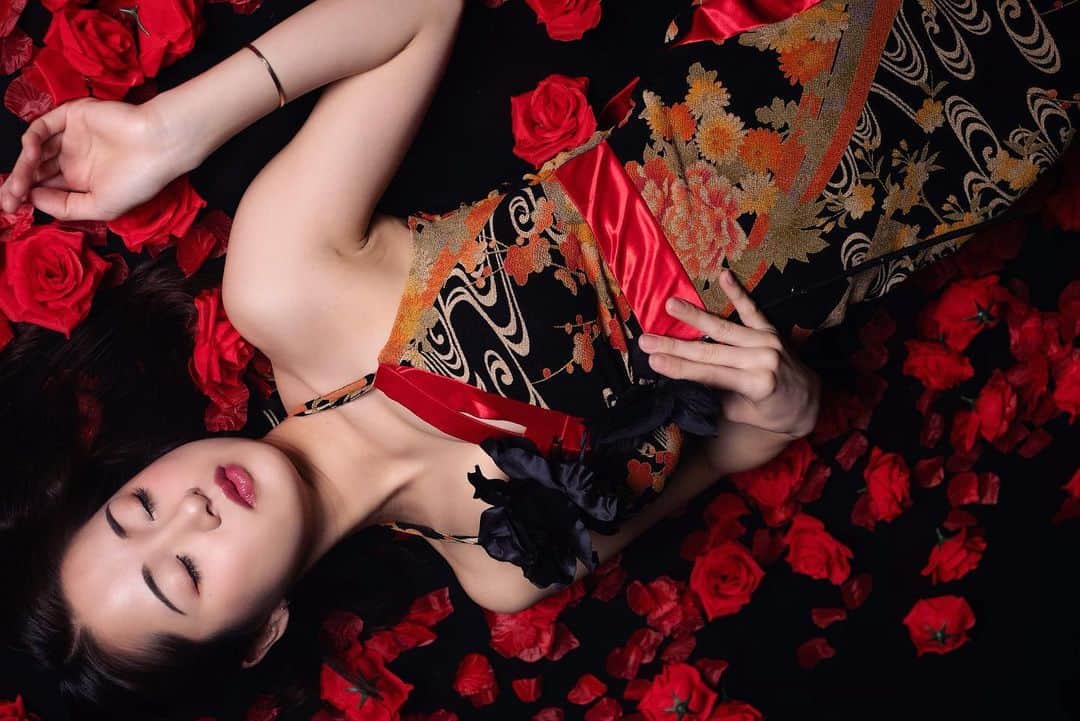 由地成美さんのインスタグラム写真 - (由地成美Instagram)「🌹🌹🌹 ， ， camera▶@anatinus75   #由地成美   #廃墟 #福岡 #雪 #ポートレート #ポートレートモデル #被写体 #モデル #撮影会  #福岡撮影会 #ポトレ #撮影モデル #写真撮ってる人と繋がりたい #写真好きな人と繋がりたい #japan #girl #cute #sexy  #beauty #model #love #photo #follow #dress #china #rose」1月14日 10時12分 - narumi_yuji_59