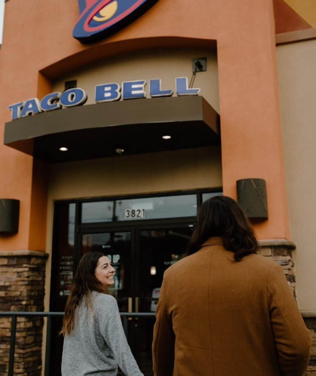 Taco Bellさんのインスタグラム写真 - (Taco BellInstagram)「Love at first bite.」1月14日 10時18分 - tacobell