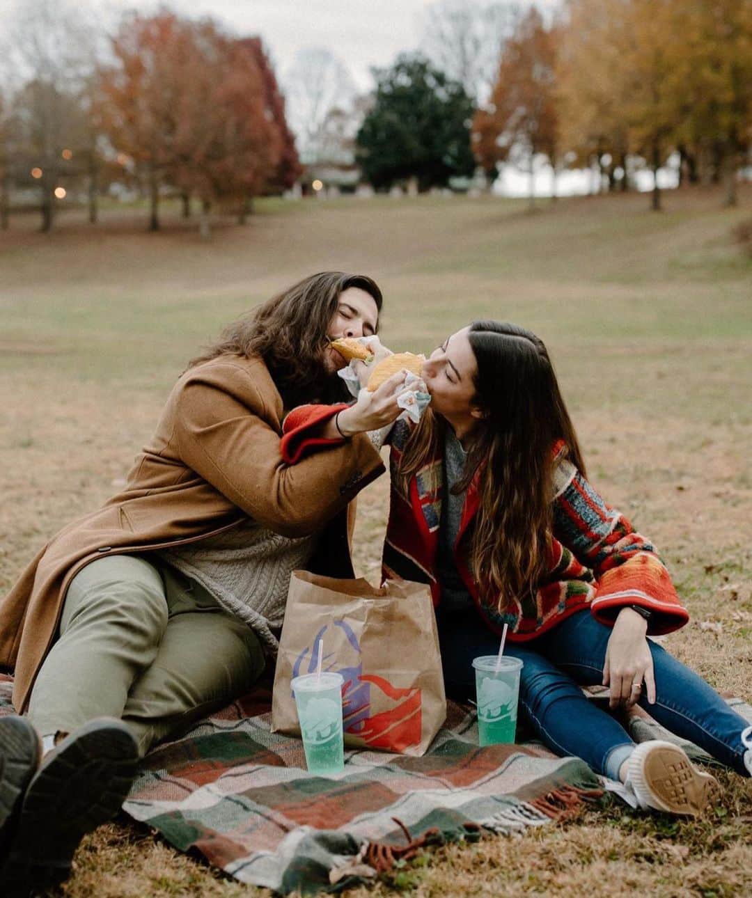 のインスタグラム：「Love at first bite.」