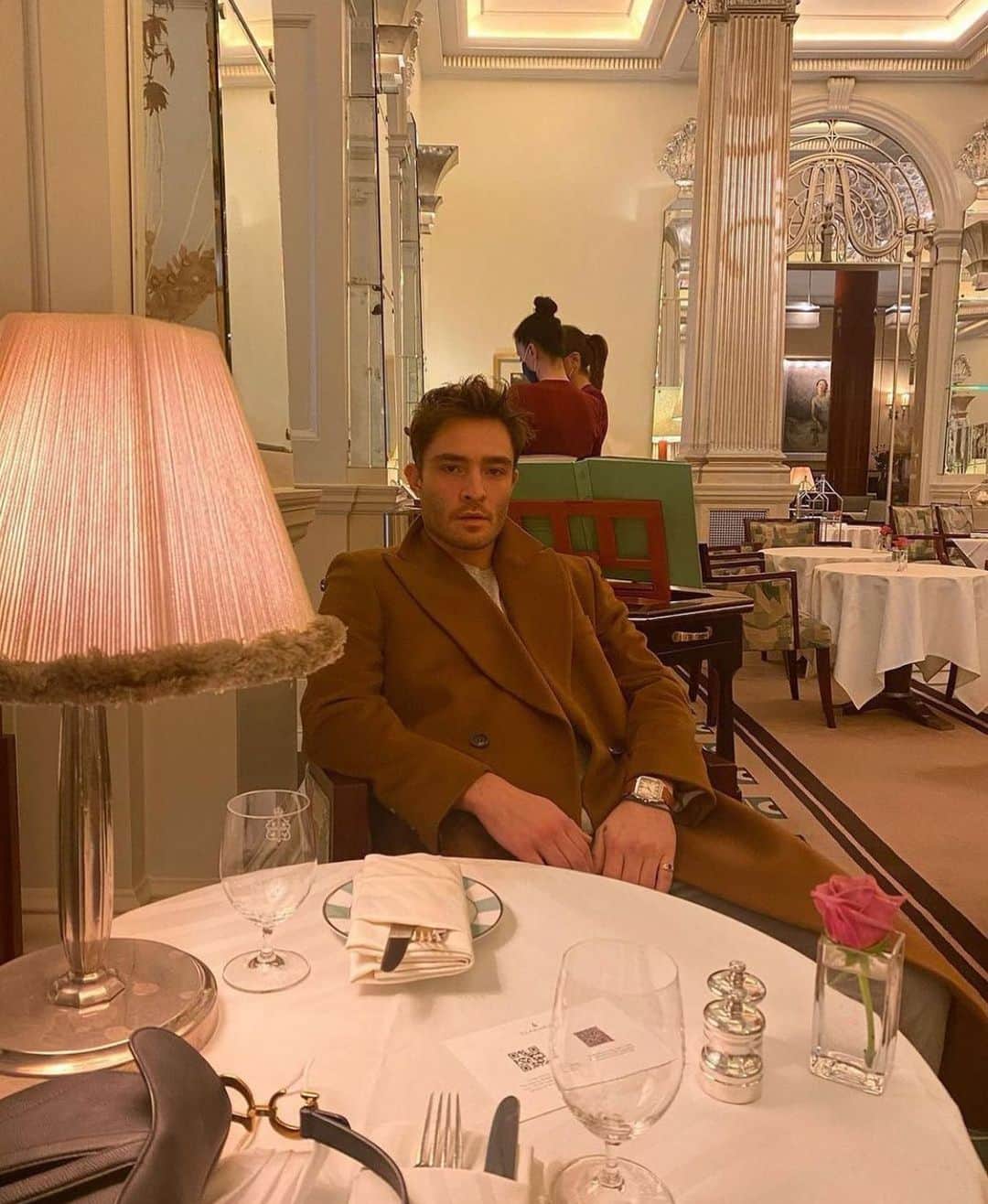 のインスタグラム：「Pre-Covid? #edwestwick」