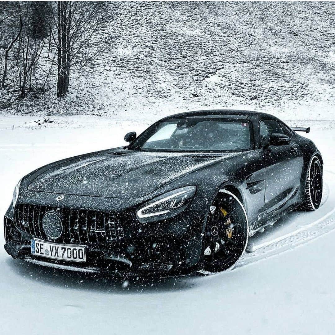 Kik:SoLeimanRTさんのインスタグラム写真 - (Kik:SoLeimanRTInstagram)「Mercedes AMG GT R ready for some fun. @thesatincrew」1月14日 10時40分 - carinstagram
