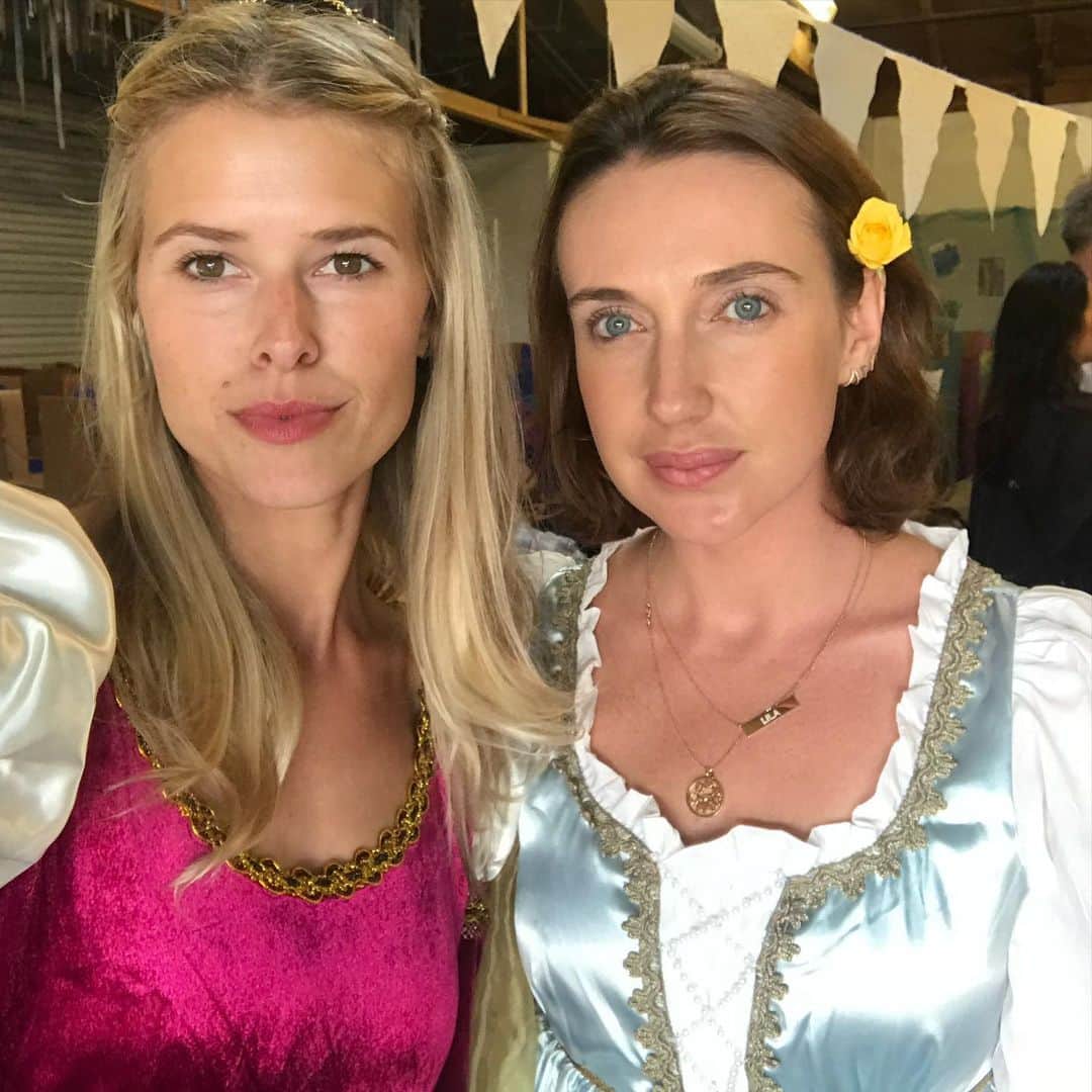 サラ・ライトさんのインスタグラム写真 - (サラ・ライトInstagram)「Happy birthday to my partner in crime. I miss you. Your hugs. Our coffee breaks. Working through lunch. Office strategy sessions.. and endless time on the floor with the kids. I love that our babies get to grow up together. I love that when I call you and say I might be in labor I find you sitting outside my door moments later. I love that we created something meaningful and beautiful together in @baeobaby - You always show up. You always show me so much love. I am forever grateful for you.  @annaaschafer love you!! (Also the first two videos were when we had no idea how to do stories and we were trying to video for @baeobaby 😂) and the last video makes me so happy.」1月14日 10時41分 - swrightolsen