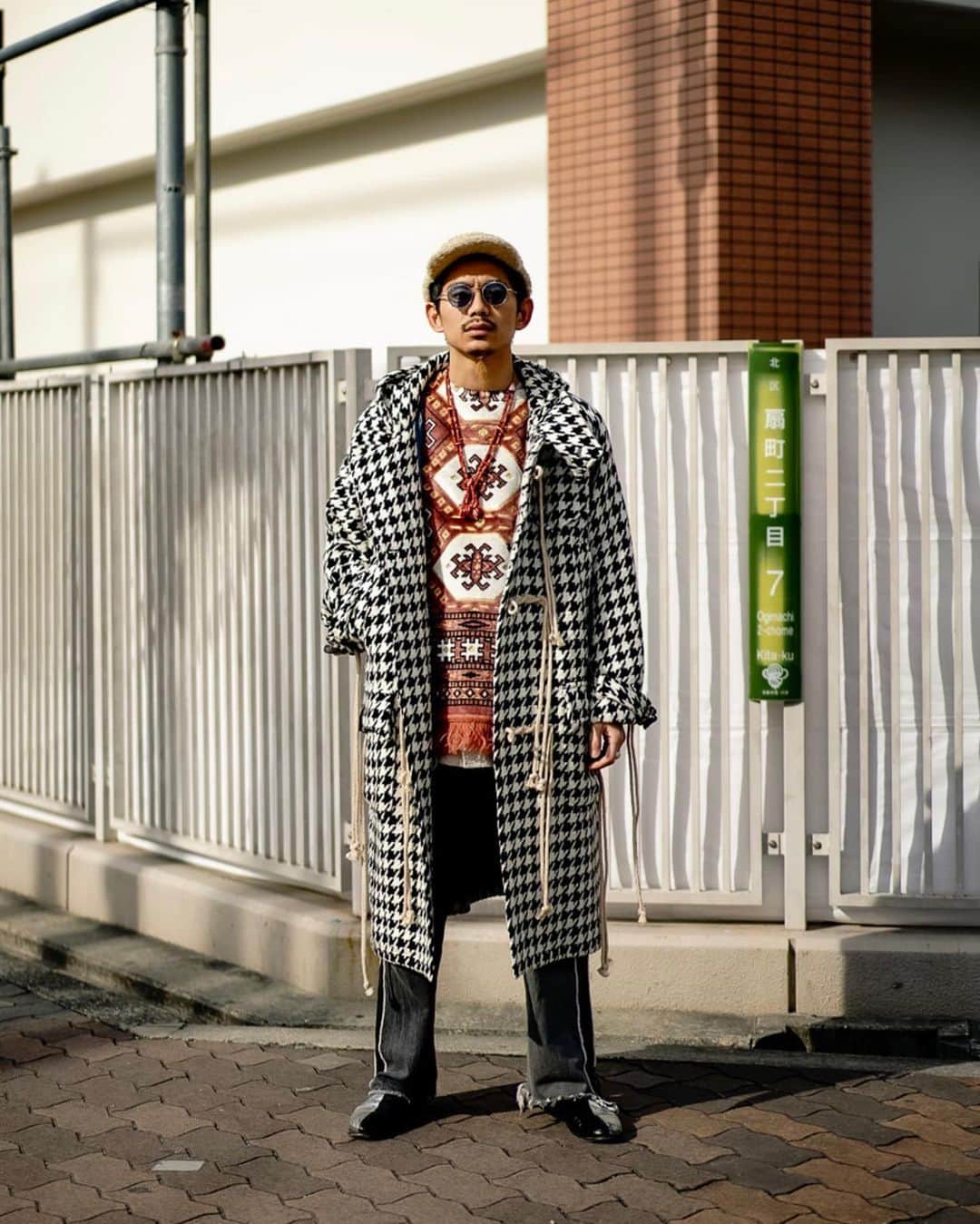 のインスタグラム：「【スナップ】 Name: 綾 享嘉 Age: 29 Occupation: デザイナー  Coat #SUGARHILL Vest #Childrenofthediscordance Shirt #Urig Pants #Remake Shoes #KIDSLOVEGAITE Cap #LaroseParis Necklace #used  Photo by @_cconn  #スナップ_fs #fashionsnap #fashionsnapwo_men #snap #ファッションスナップ #streetsnap #ストリートスナップ #japan #tokyo #fashion #streetstyle #streetwear #streetscene #ストリートファッション #style #コーディネート #tokyofashion」