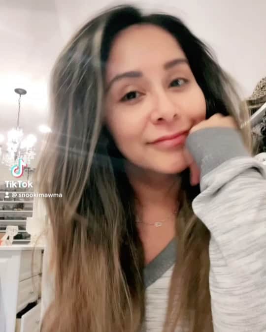ニコール・ ポリッツィのインスタグラム：「Don’t feed me after 12am.」