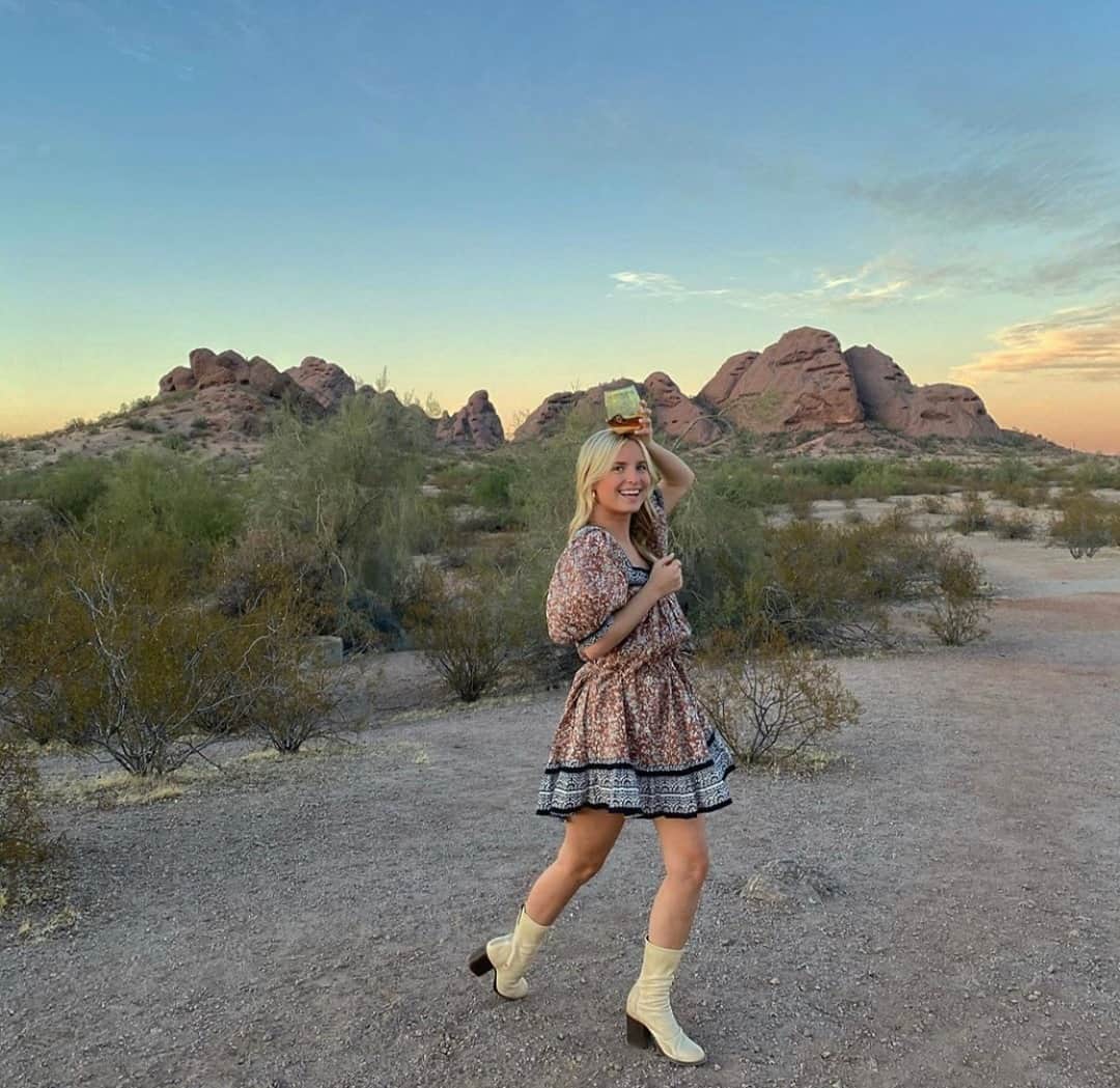 クレオベラのインスタグラム：「Cocktails in nature. Name a better combo please.」