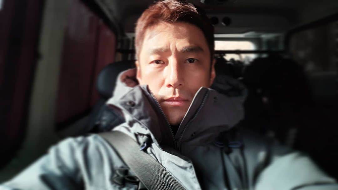 チ・ジニさんのインスタグラム写真 - (チ・ジニInstagram)「@ikkle_entertainment #언더커버🎥 #출근🚌 #화이팅🤨」1月14日 11時01分 - actor_jijinhee