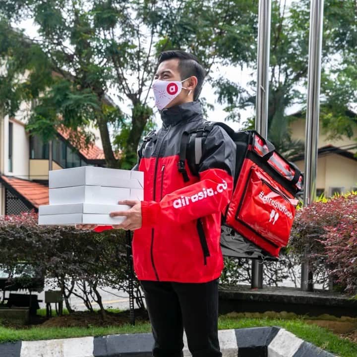 エアアジアのインスタグラム：「You know what’s good with deliveries? When it’s UNLIMITED and FREE!   Download airasia.com - the Asean Super app, to enjoy UNLIMITED FREE DELIVERY* for your  purchases on @airasiafood, @airasiafresh, &  @airasiashop!  So just stay home, shop online and #airasiadelivers FREE to you. __________ *Promo is applicable in Klang Valley only. Launching in more cities soon. Stay tuned.」