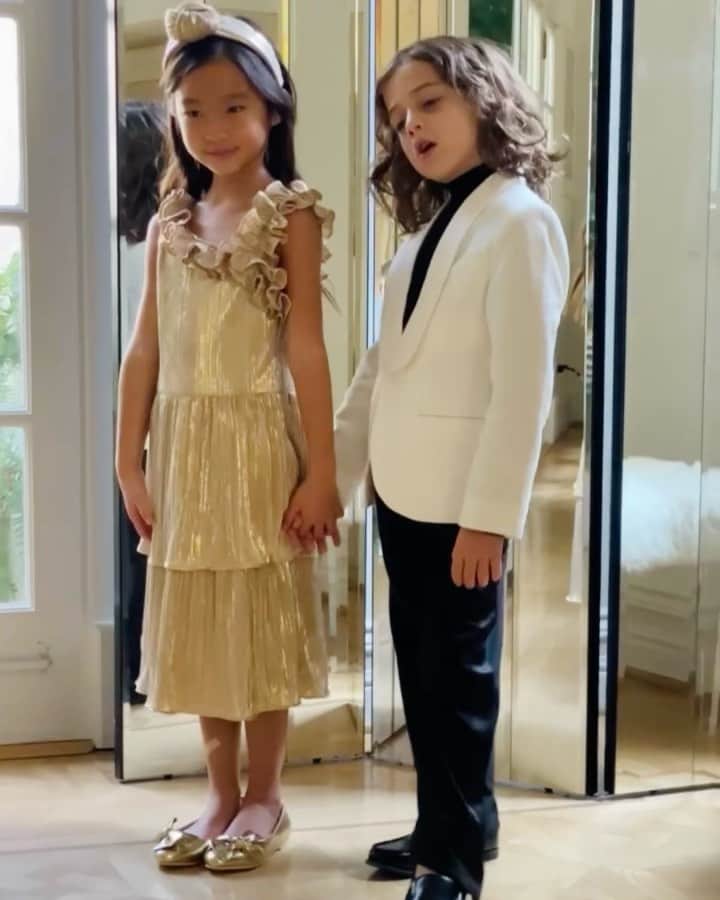レイチェル・ゾーのインスタグラム：「My favorite couple of all..💘 Kaius and Ella giving #glamourous #datenight vibes in my @rachelzoe x @janieandjack collection ✨❤️ #younglove #swagger XoRZ」