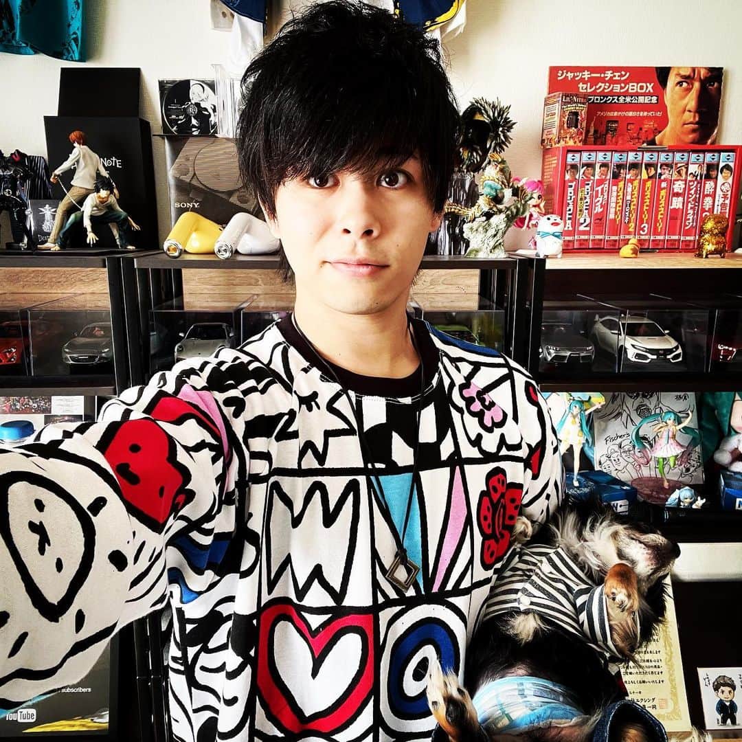 マサイのインスタグラム：「YouTubeさんから超ステキなプレゼント頂きました！！！ めっちゃいいこれずっと着れる😎」