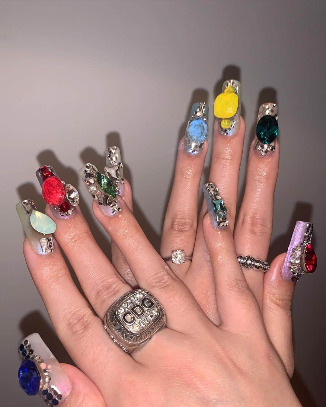 Mei Kawajiriさんのインスタグラム写真 - (Mei KawajiriInstagram)「Moon prism power make up ✨💫🥰💛🌙😍✨💭❣️🪄🎀💜💖☪️ @giakuan #nailsbymei #月に代わっておしおきよ」1月14日 11時32分 - nailsbymei