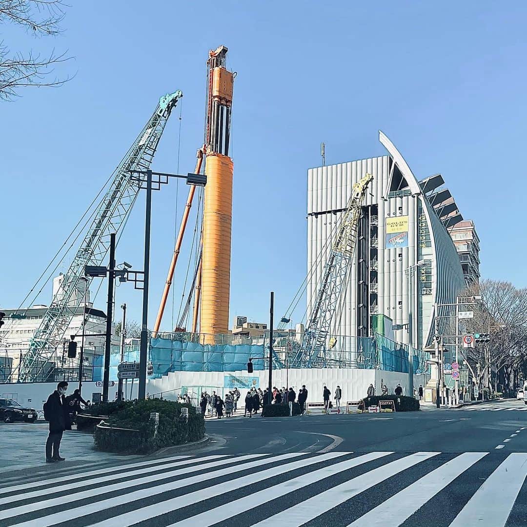 片山正通さんのインスタグラム写真 - (片山正通Instagram)「デッカいボールペンみたい！@ 表参道と明治通りの交差点  Looks like a giant ballpoint pen! @ Intersection of Omotesando and Meiji Dori」1月14日 11時26分 - masamichi_katayama