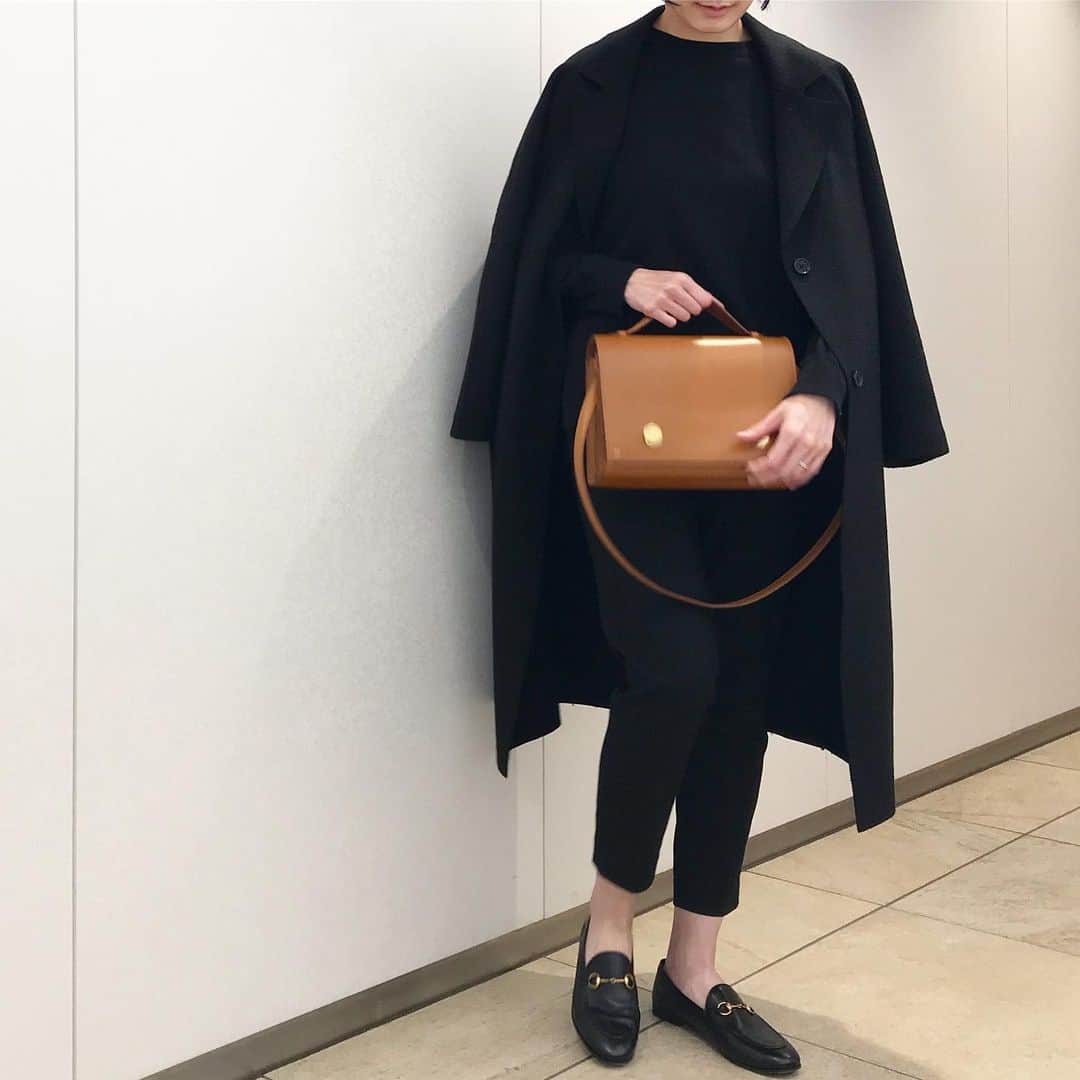 Matildaのインスタグラム：「Their Raw Cut Wool Coat is finally back in stock again after more than a year’s wait!! Don’t miss your chance! @theneutralstudio」