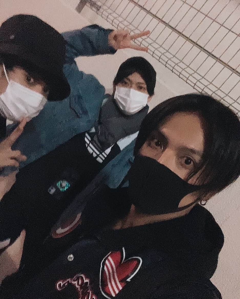 友常勇気さんのインスタグラム写真 - (友常勇気Instagram)「Good morning🤗✨ but night photo. lol This is a picture that was taken yesterday. We'll do our best today٩(ˊᗜˋ*)و #おはよう御座います #昨日 #すぐ寝ちゃった #更新出来ずごめんね #今日も #闘い抜きます #昨夜の写真 #友常勇気 #高崎俊吾 #川隅美慎」1月14日 11時42分 - yuki_tomotsune