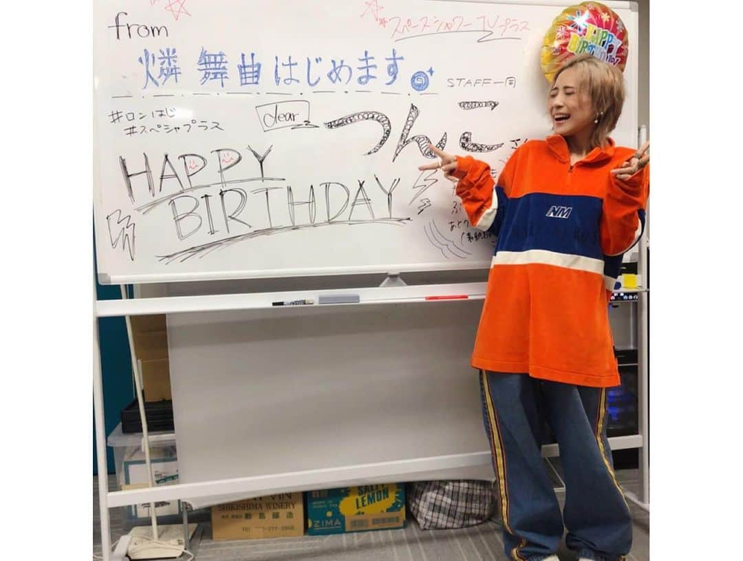 大塚紗英さんのインスタグラム写真 - (大塚紗英Instagram)「つんこちゃん 改めてHappy Birthday💓 「燐舞曲はじめます。」 収録現場にてお祝いさせて頂きました！  #スペシャプラス #燐舞曲  スタッフ様の愛にはいつも驚かせてもらってます！ 燐舞曲からは恒例の色紙とギフトを🎁✨  つんこちゃんは、人間力が素晴らしい、素敵な大人の女性です。 こんなにピュアなまま優しいまま、人は大人になれるんだな って いつも、感動させられています。 出逢ってくれてありがとう。 対等に接してくれてありがとう。 遠い いつか、ロンドが終わる日が来ても おばあちゃんになったり もしくはやがて命尽きる日が来ても つんこちゃんとは、それまでずっと、仲良しでいられる気がします。 きっと一生だいすきです。 恋人みたいだな🤣 いい一年になりますように！」1月14日 11時53分 - o_t_s_u_k_a_s_a_e