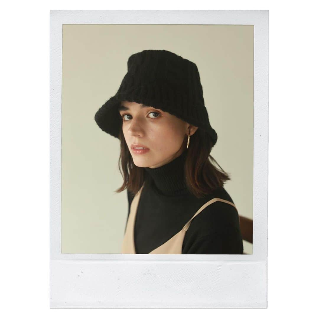 ACYMさんのインスタグラム写真 - (ACYMInstagram)「. ACYM hair accessory Collection. ✔︎Cable knit bucket HAT (IVO,BLK) ¥5,500+tax . . ACYM WEB STOREにて ヘアアクセサリーコレクション公開中。 プロフィールTOPのURLからCHECK✈︎ . #ACYM #ootd #outfit #coordinate #instagood #instalike #2020AW #fashion #japan #tokyo #バケハ #バケットハット」1月14日 11時54分 - acym_official