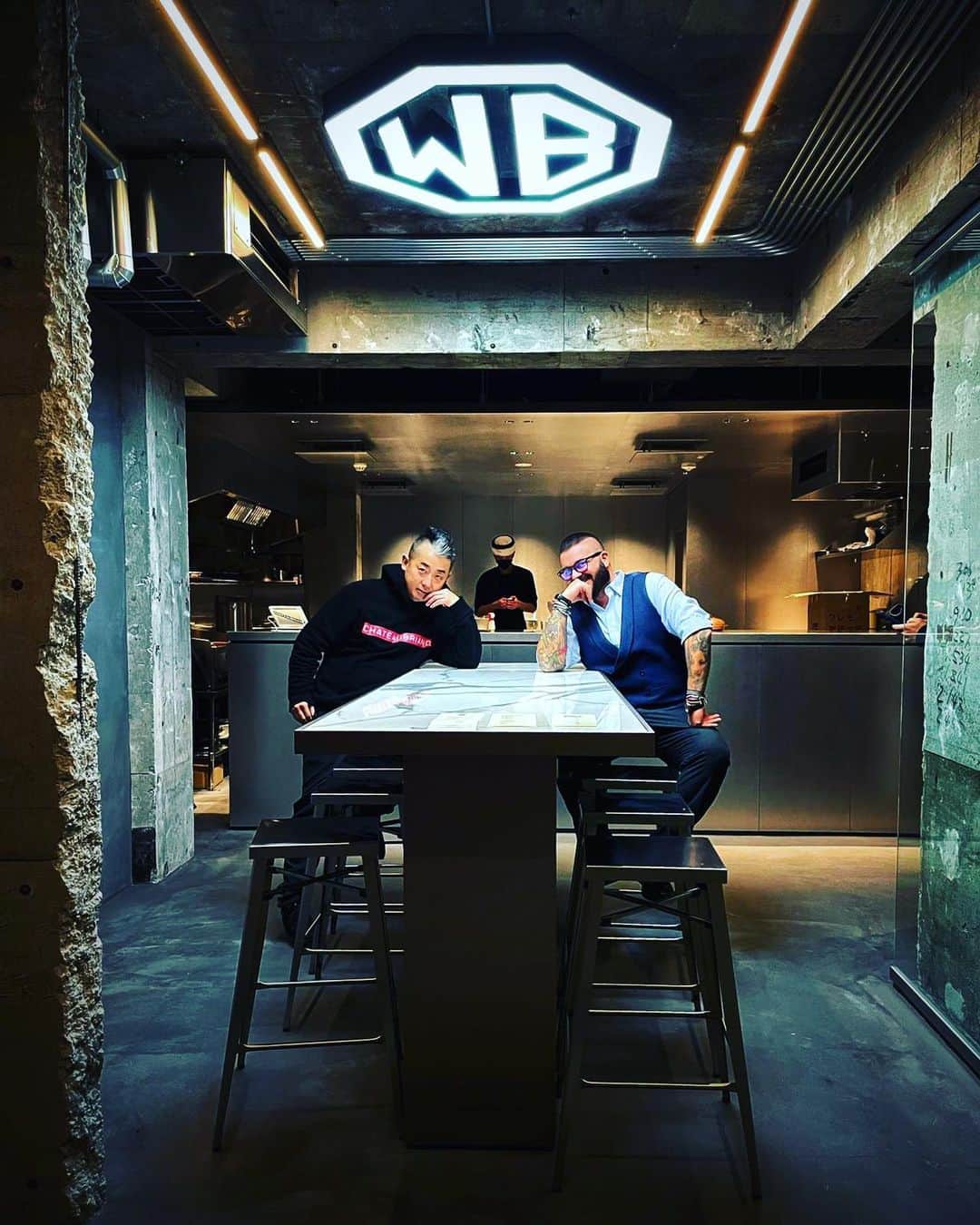 HAMADAHISATOさんのインスタグラム写真 - (HAMADAHISATOInstagram)「DEVILS ARE IN THE DETAILS 🔥CHECK OUT OUR BRAND NEW CAVE. MY PARTNER IN CRIME ABOUT TO GRAB SOME BURGERS 🍔😂😎 . #wagyumafia #brandnewproject #wagyumafiadistrict  . #wagyumafia #wb #burger #brandnewproject #wagyumafiadistrict」1月14日 12時16分 - wagyumafia