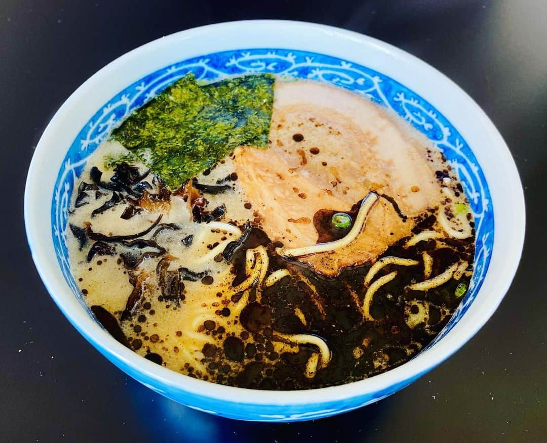 今井翼さんのインスタグラム写真 - (今井翼Instagram)「自宅ラーメン  黒亭  #熊本ラーメン #マー油 #キクラゲ #チャーシュー #海苔 #ネギ #黒亭 #美味い #麺好き  #ラーメン今井」1月14日 12時26分 - tsubasaimai_official