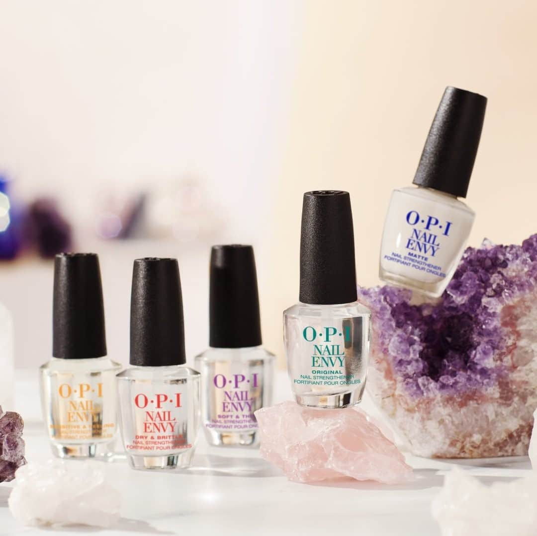 OPIさんのインスタグラム写真 - (OPIInstagram)「#OPINailEnvy is a highly-rated #NailStrengthener that can be easily incorporated into your #DIYNails routine. Did you know we have different formulas?  - Sensitive and Peeling  - Dry & Brittle  - Soft & Thin  - Original  - Matte  Comment below which formula you'd love to try 💅  #ColorIsTheAnswer #OPIObsessed #HealthyNails #StrongNails #NailCare #NudeNails #NudeMani #NailCommunity #NailHacks #NailGoals #NailTrends #NeutralNails #NeutralMani」1月14日 12時45分 - opi
