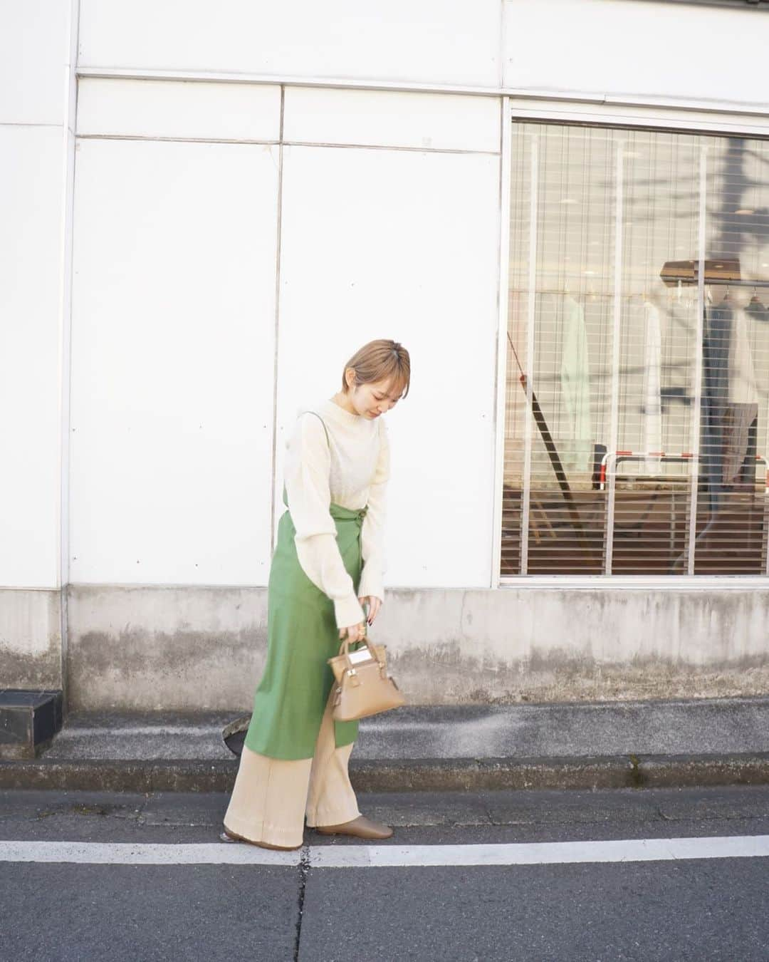 【ANN DE ARKさんのインスタグラム写真 - (【ANN DE ARKInstagram)「NEW ARRIVAL﻿ ﻿ 《 Baserange 》﻿ YUMI APRON DRESS﻿ ￥19,360（税込）﻿ ﻿ LHASA PANTS﻿ ￥22,330（税込）﻿ ﻿ 《 TAN 》﻿ GEOMETRY INTERSIA P.O﻿ ￥30,800（税込）﻿ ﻿ ﻿ スタッフ身長166cm﻿ ﻿ ﻿ オフィシャルサイトの在庫と店頭在庫は共有しております。﻿ 商品に関しましては、お気軽にコメントや店舗までお問い合わせください。﻿ ⬇︎⬇︎⬇︎﻿ @ann_de_ark  @arknets_official﻿ #fashion #栃木 #宇都宮 #ショップ  #arknets #anndeark #annstyling #anncode #tanjpn #maisonmargiela #baserange」1月14日 13時01分 - ann_de_ark