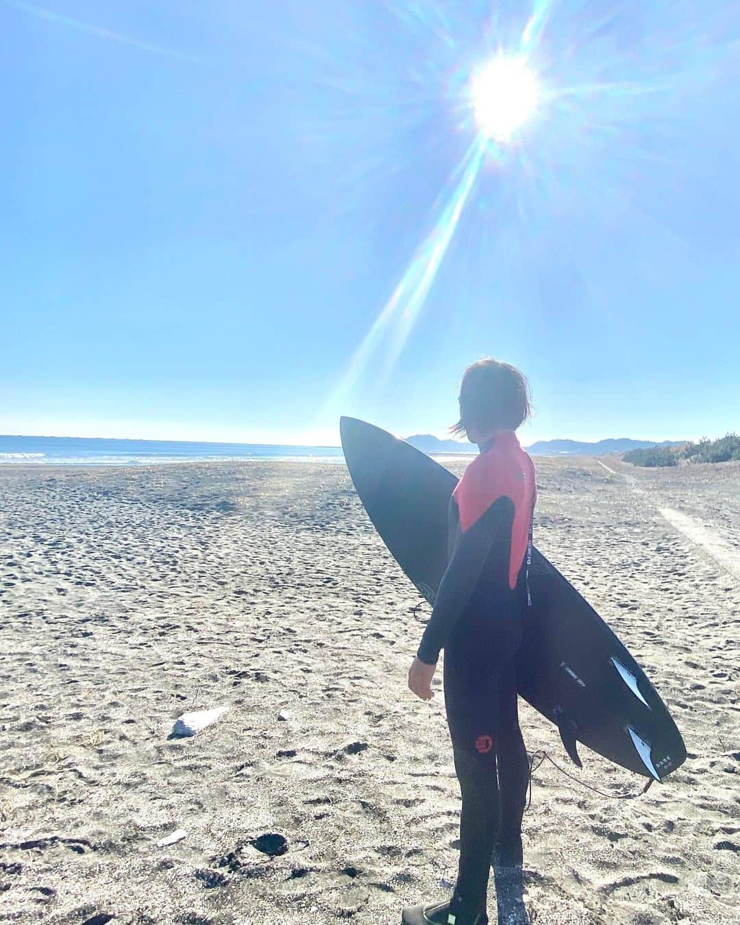 北紺守彦さんのインスタグラム写真 - (北紺守彦Instagram)「初乗り🏄‍♂️ 今年もいい波🌊乗れますように  Catch the waves  天気も良く☀️ 波もよく🌊 暖かく  最高でした❣️  身体の変化に合わして テイクオフの仕方を 変えてから 調子 いい🏄‍♂️  #初乗り  #サーフィン  #キャップ  #グローブ  #ブーツ」1月14日 13時04分 - morihiko.kitakon