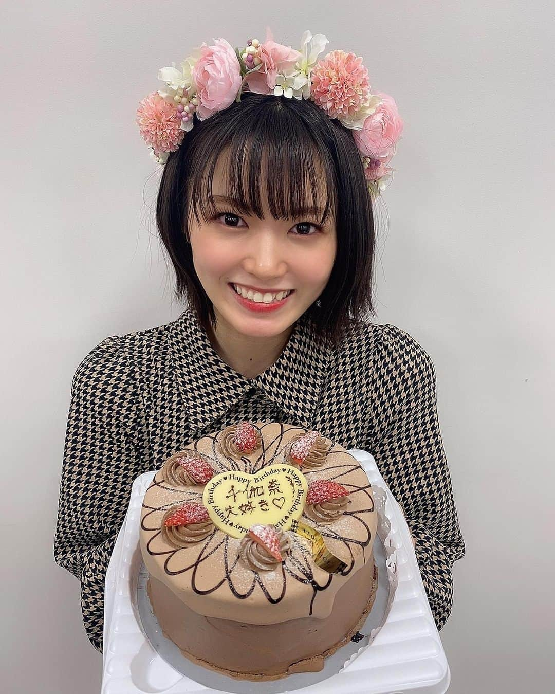 安藤千伽奈さんのインスタグラム写真 - (安藤千伽奈Instagram)「🎂﻿ ﻿ 昨日で20歳になりました！！﻿ ナマ+トクさんに出演させて頂き、そこでケーキも頂いてしまいました🥺﻿ そして、お仕事終わりにメンバーがケーキを届けに来てくれて、誕生日ケーキを沢山食べました😂﻿ ﻿ SNSでもたくさんのお祝いメッセージ、本当にありがとうございます！﻿ 20歳になってもまだまだ子供っぽいところもあるし、未熟者ですが、どうかこれからも応援よろしくお願い致します😌﻿ ﻿ ほんとに幸せな誕生日をありがとう！！！」1月14日 13時05分 - ando_chikana_ngt48