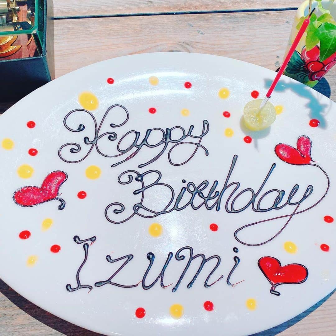 のインスタグラム：「♩.:*・♪・*:.♬.:*・♩*:.♬.:*・♩・♪:.♬  先月のランチ〜  可愛い💓プレートでした✨🎂💓  　 *  ♩.:*・♪・*:.♬.:*・♩*:.♬.:*・♩・♪:.♬ #バースデープレート #お誕生日ランチ #シェトモ」