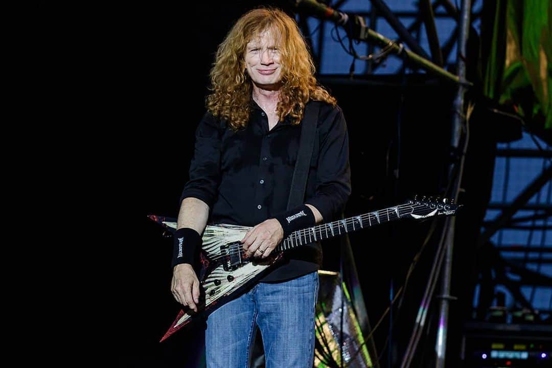 Megadethのインスタグラム：「Thank goodness it’s #THURSDAVE! Get ready chat-moshing brigaders (paid or free trial) in the LIVE CHAT & lurking @DaveMustaine listeners (free to listen)! The Megadeth mainman is front & center of the #GimmeMetal waves TOMORROW Noon PT / 3pm ET gimmemetal.com」