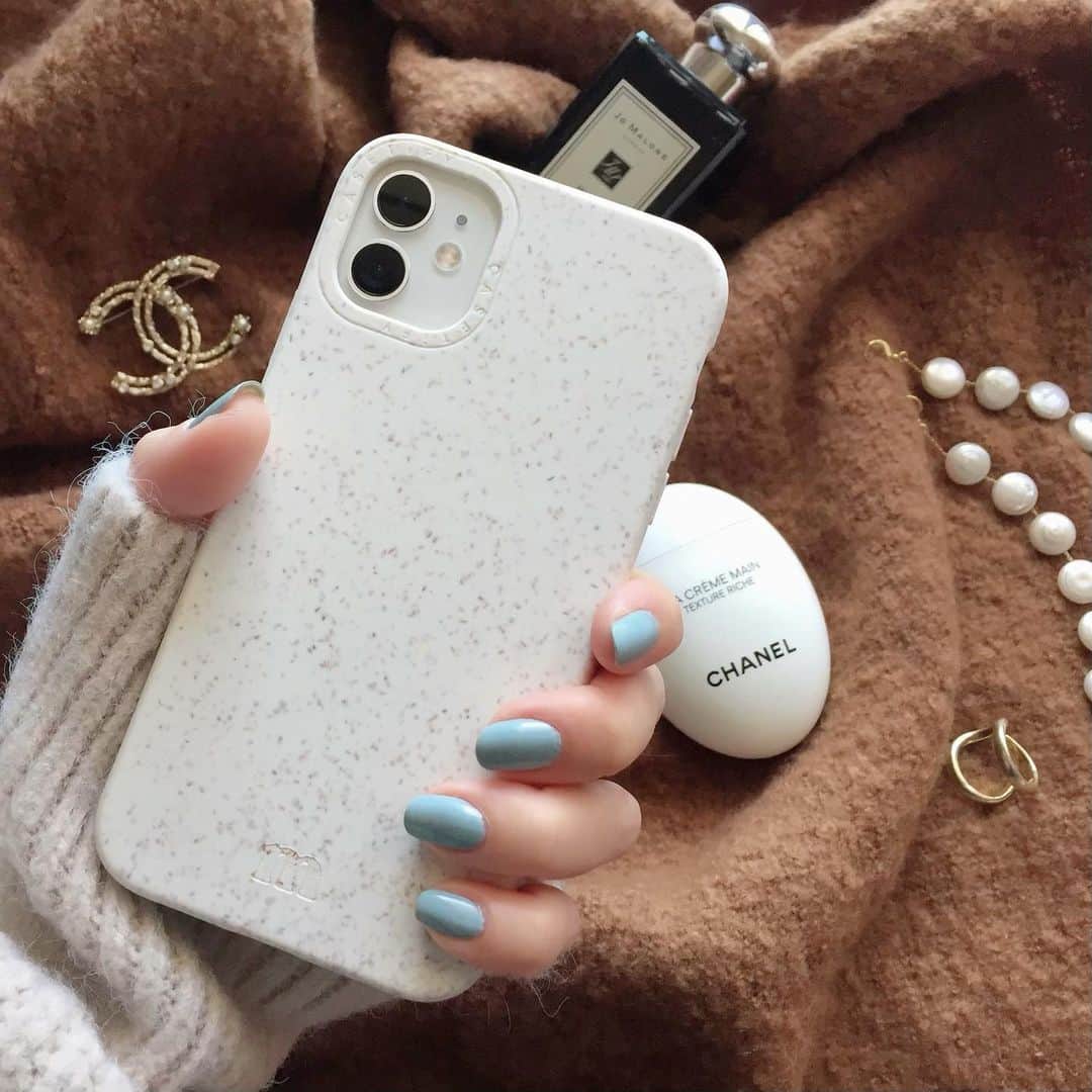 のインスタグラム：「✴︎ 年も新たにiPhoneケースを新調✨ エコフレンドリーな素材で作られた @CASETiFY のコンポスダブルケースにしました❤︎ . 軽くて良い◎ この淡い色もお気に入りです❤︎ . . . @CASETiFY_jp #CASETiFY#StateYourCase#CASETiFYCONSCiOUS#iPhoneケース#スマホケース#サスティナブル」